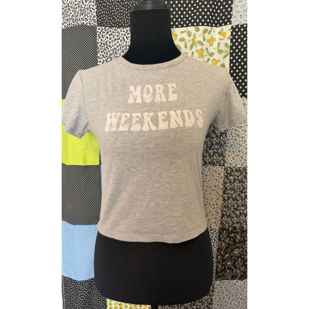#128 - Girls “More Weekends” Graphic T-Shirt Gray Size Medium